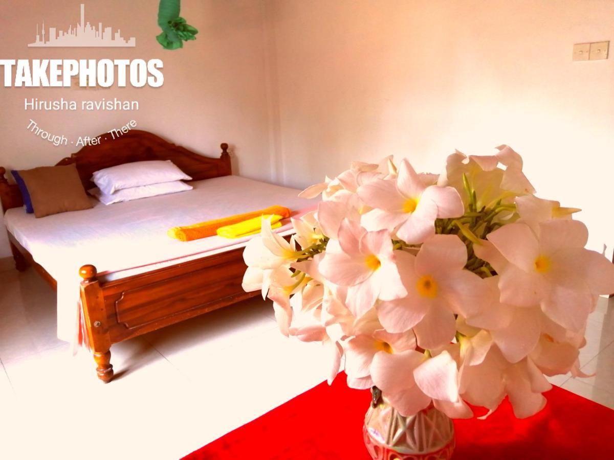 Golden Town Hotel Тангалле Екстер'єр фото