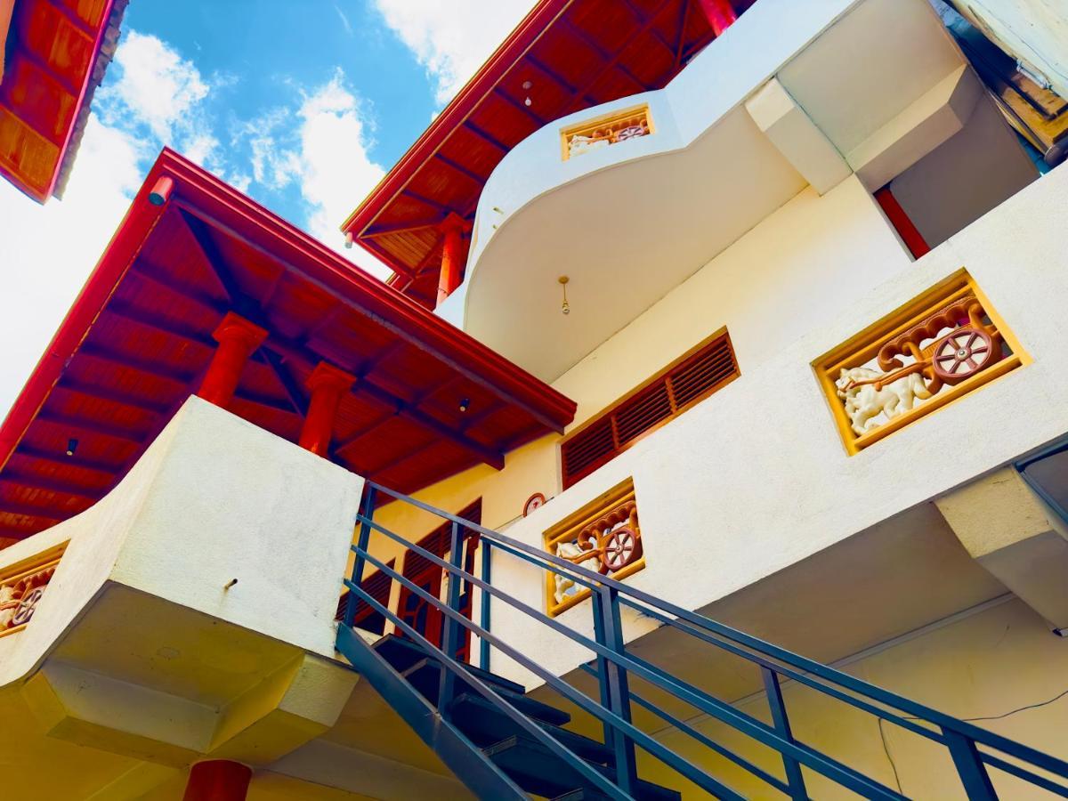 Golden Town Hotel Тангалле Екстер'єр фото
